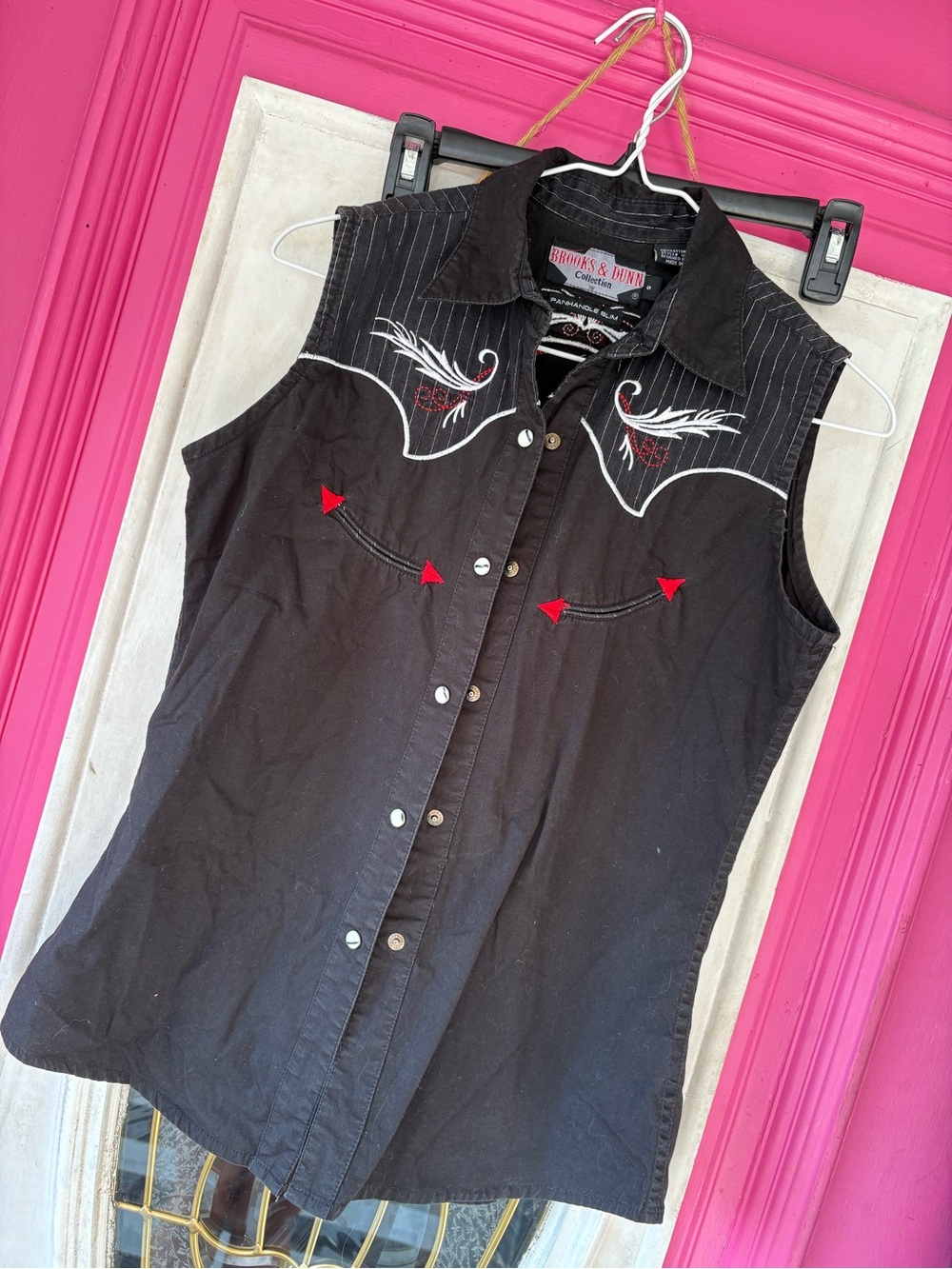 Rare find! Brooks and Dunn  Sleeveless Western Shirt embroidered guitar